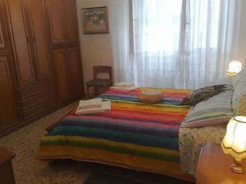 A Casa Doina Airport2 Bed & Breakfast Pisa