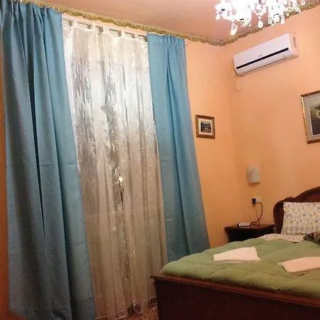 A Casa Doina Airport2 Bed & Breakfast Pisa