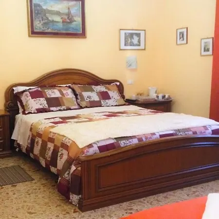 A Casa Doina Airport2 Bed & Breakfast Pisa