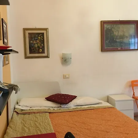 A Casa Doina Airport2 Bed & Breakfast Pisa