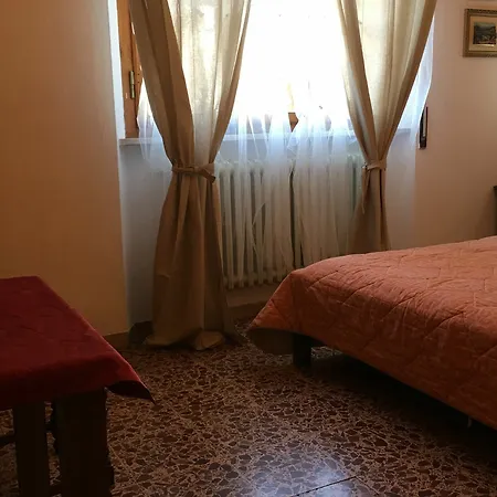 A Casa Doina Airport2 Bed & Breakfast Pisa