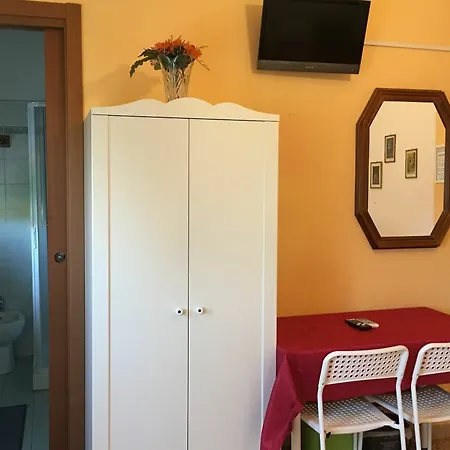 A Casa Doina Airport2 Bed & Breakfast Pisa