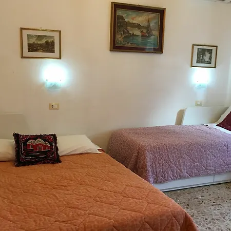 A Casa Doina Airport2 Bed & Breakfast Pisa